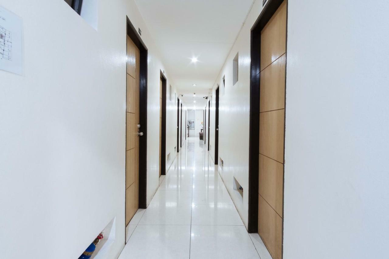 Reddoorz Near Robinsons Place Manila Esterno foto